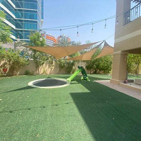 Spacious 4-Bedroom Villa, Children Friendly 迪拜 外观 照片