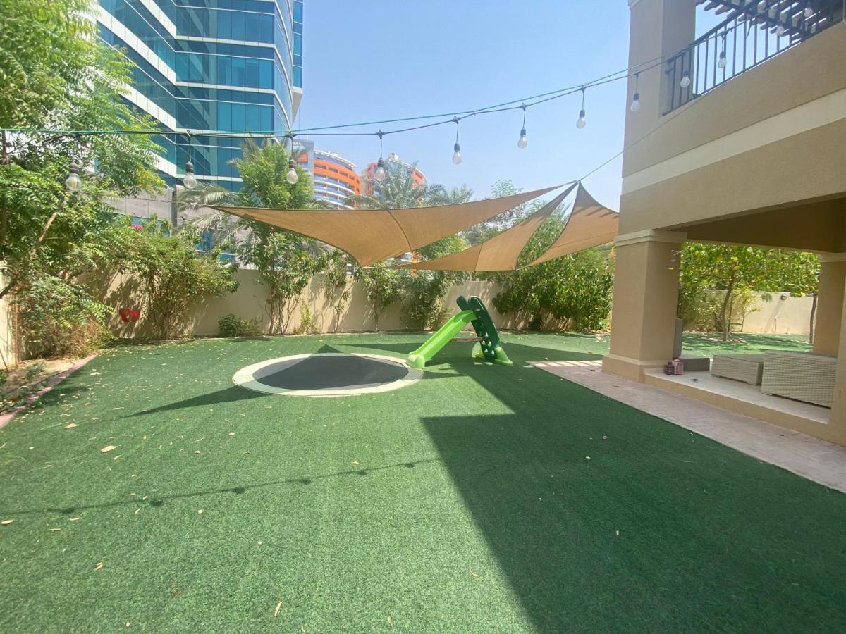 Spacious 4-Bedroom Villa, Children Friendly 迪拜 外观 照片